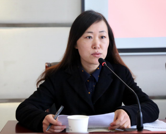 镇纪委书记王银秀传达区纪委工作报告