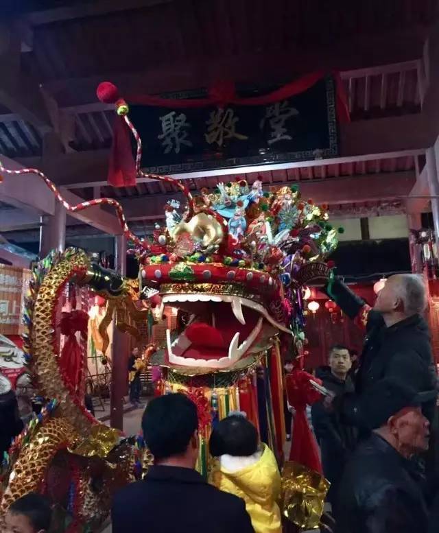 正月十五國遺龍燈勝會精彩紛呈現場人山人海