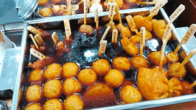 罗森家的关东煮号称绝非淀粉而是用剑雨的鱼浆制作而成,比起其他家的