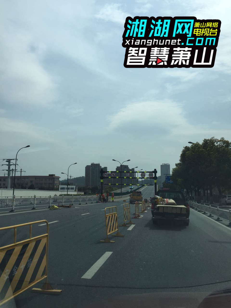 网友报料:通惠路高架有路段在养护 过往车辆注意