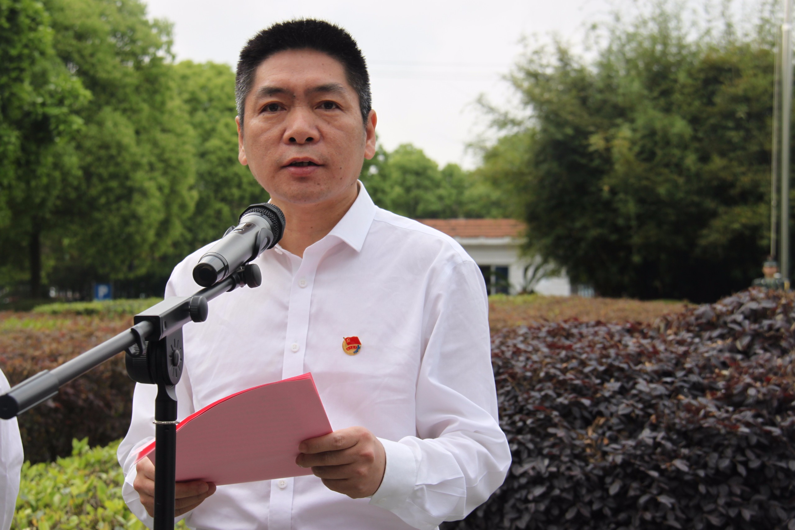 镇街 政务 > 正文 镇党委书记陆伟岗在会上指出, 5月份是新一届村干部