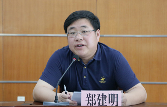 街道党工委书记郑建明提出要求