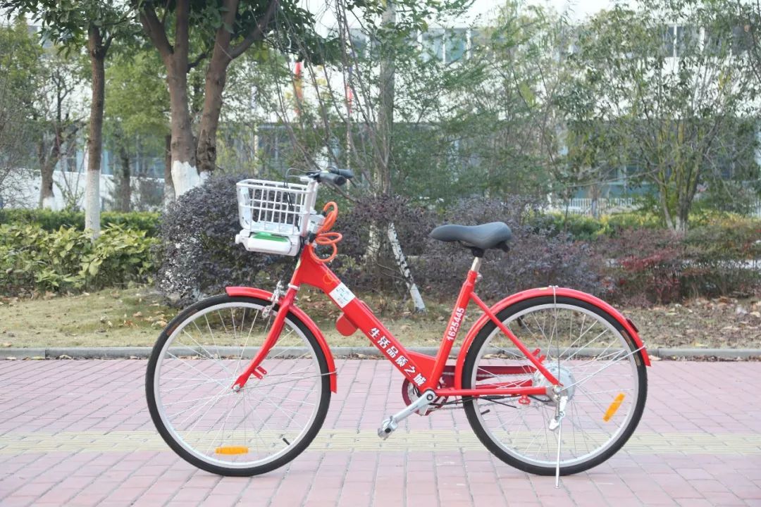 今年五月,杭州市公交集团发布了智动小红车的概念,今天这款酷炫的小红