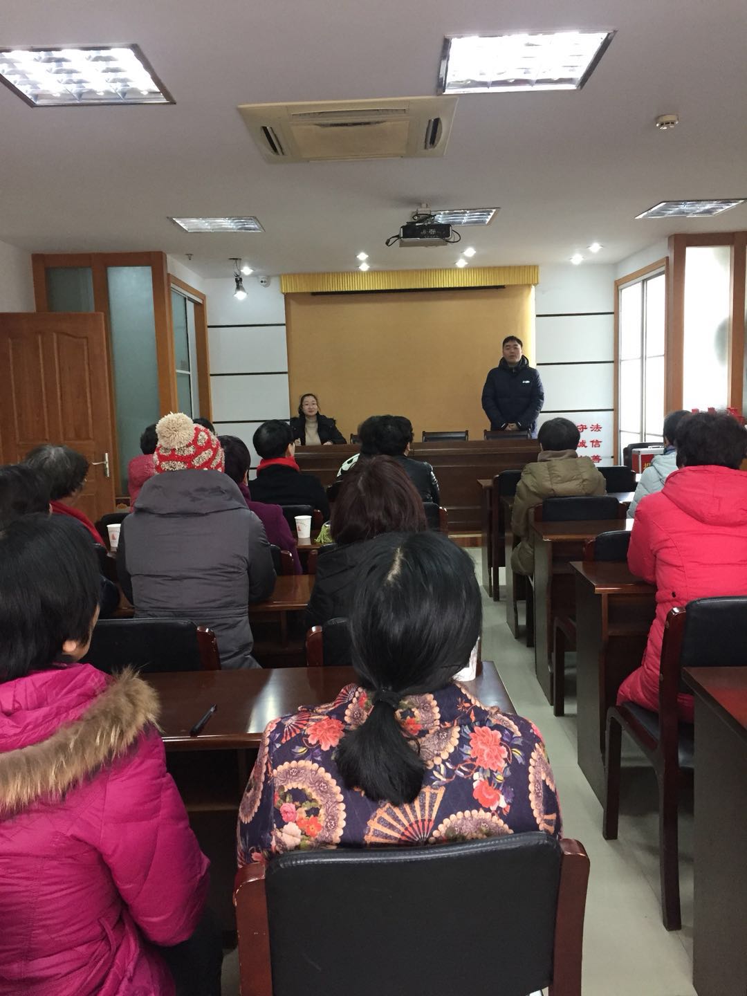 金山西苑社区召开居民代表会议