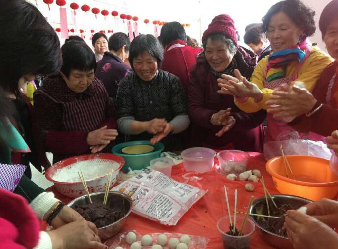 商城社區:慶元宵包湯圓,猜燈謎活動