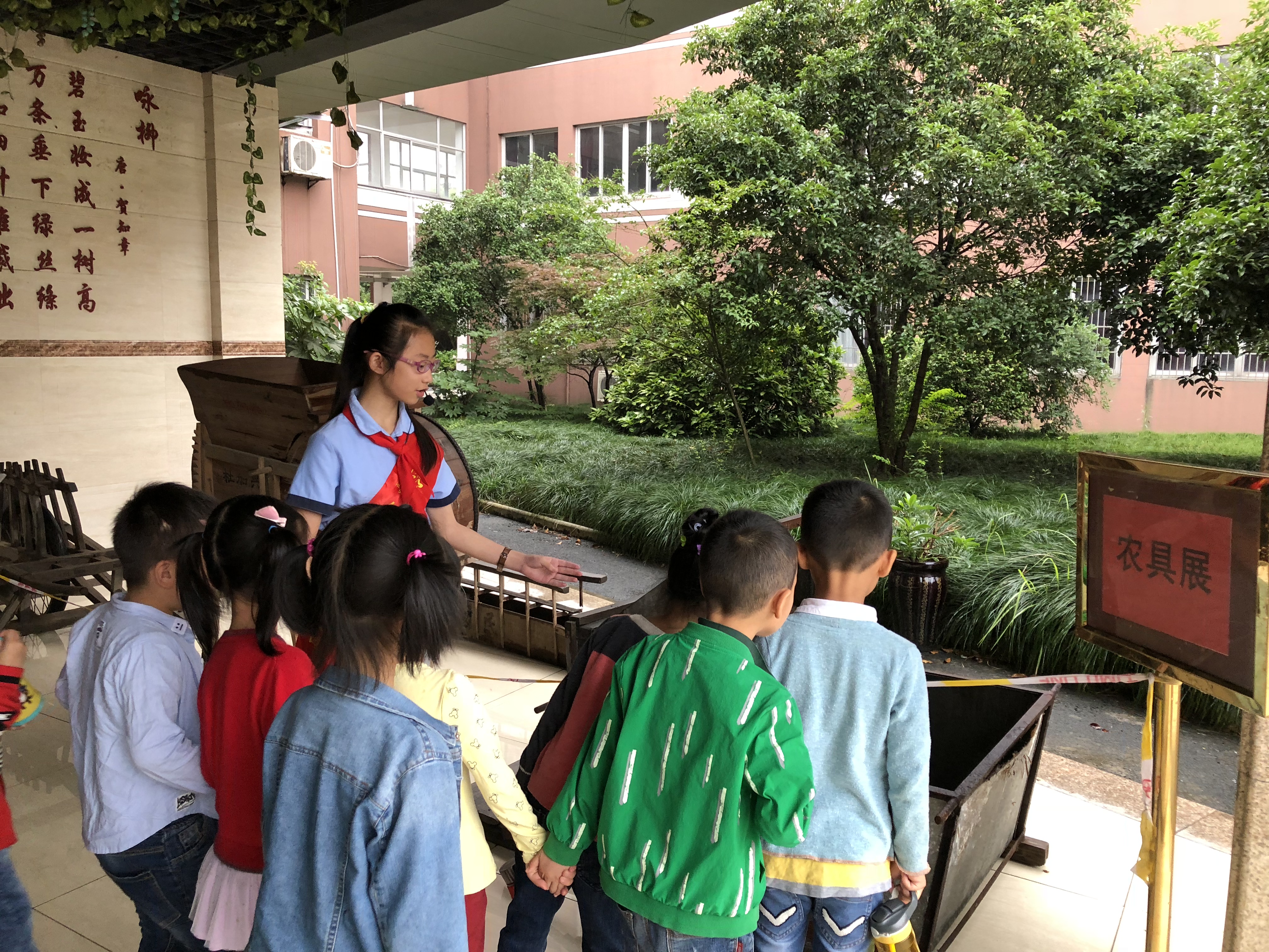 贺知章幼儿园大班段参观小学活动
