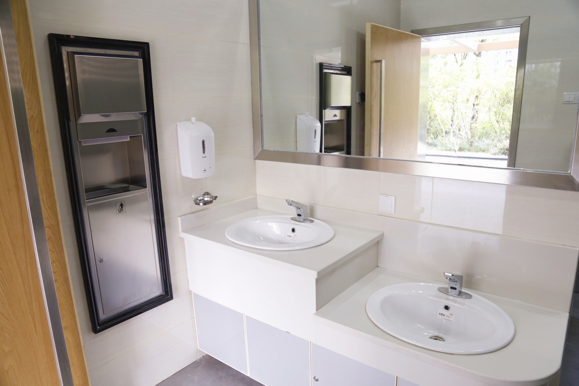 样板来啦!有图有真相!萧山这样的公厕简直就是"五星级"