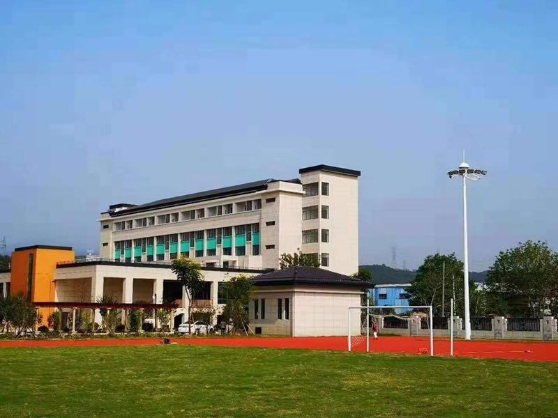 湘湖初级中学新建的湘湖初级中学毗邻风情大道,占地面积102