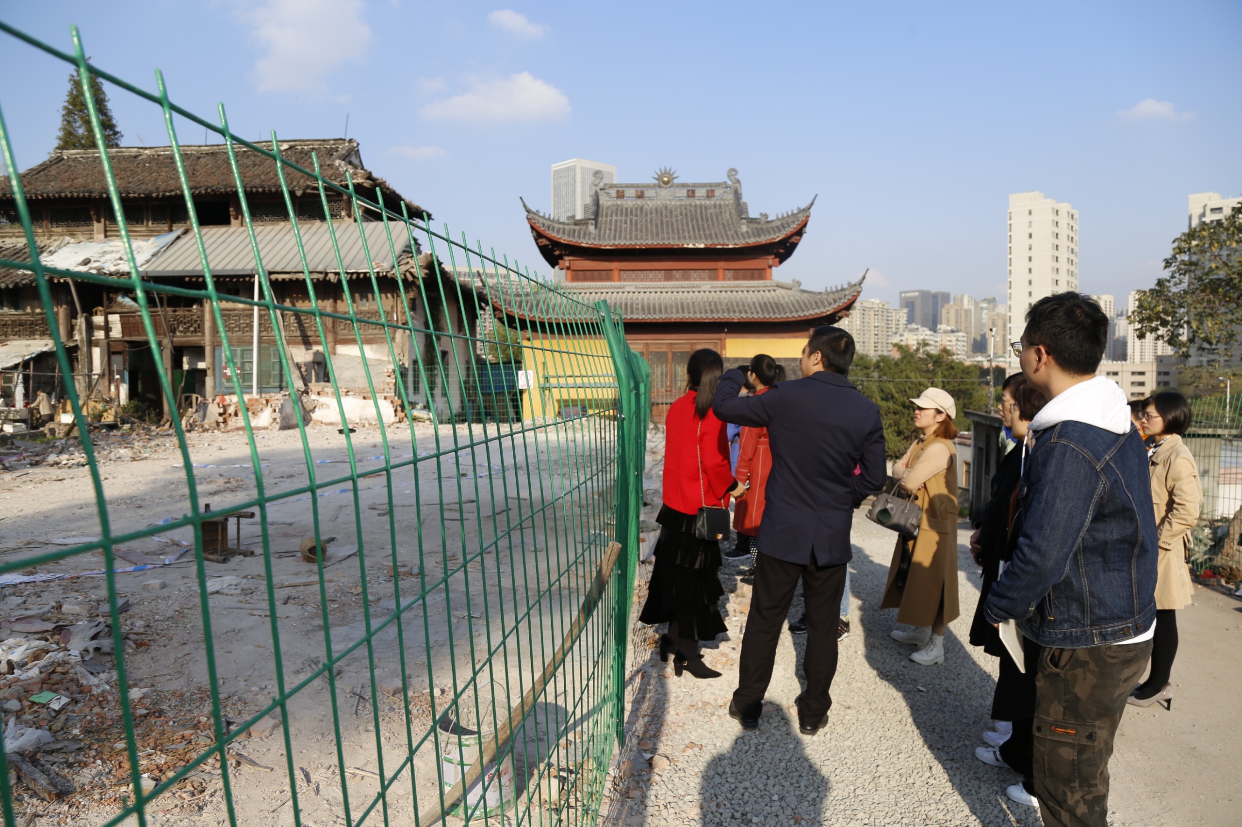 区知联会考察萧山老岳庙修缮工作