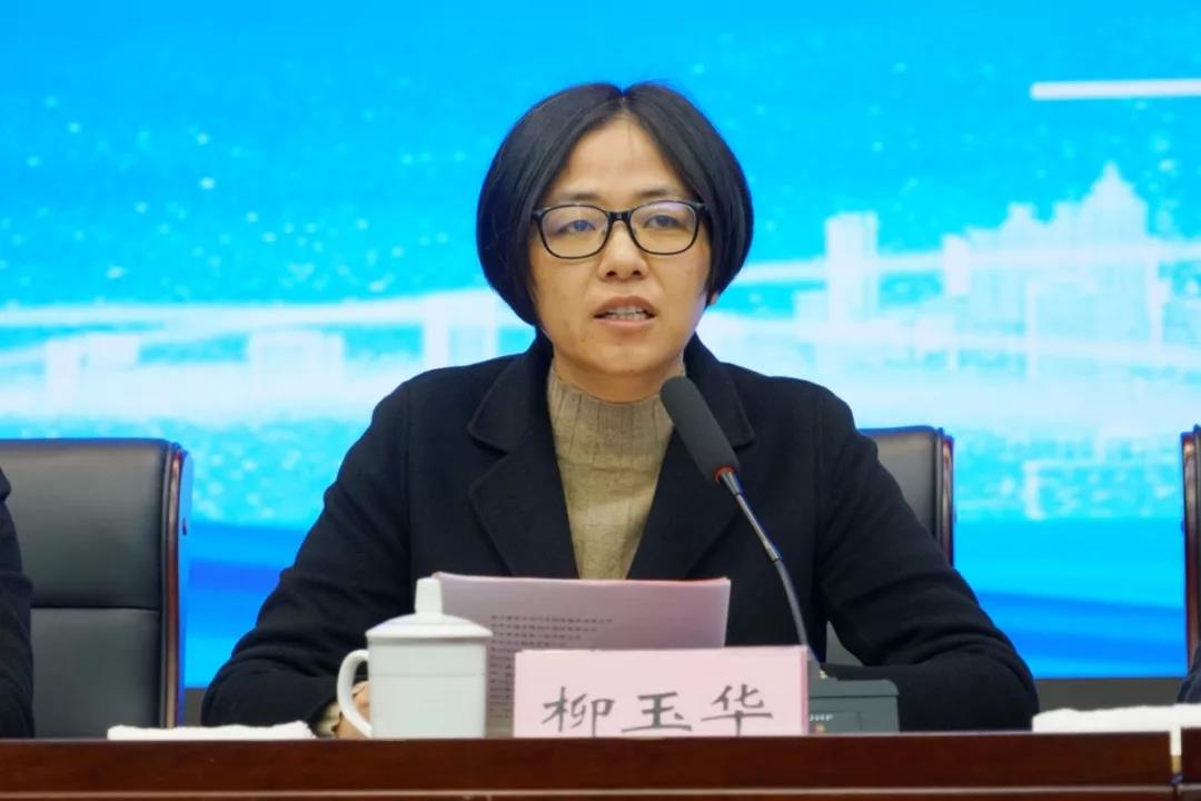 街道党工委副书记柳玉华宣读关于表彰宁围街道2019年度各类先进的决定