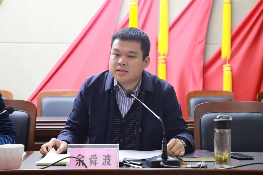 镇党委委员,派出所所长沈威就村(居)民委员会换届选举维稳工作作强调