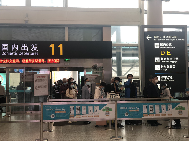 清明假期来临 杭州萧山机场客流迎来小高峰