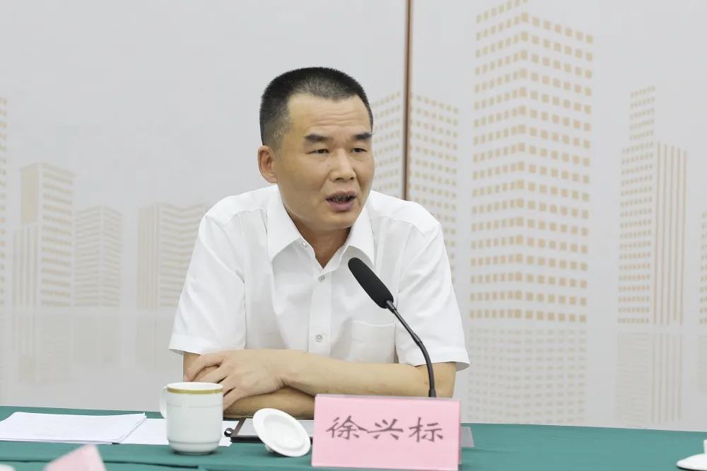 区人大常委会副主任魏大庆赴宁围振宁人大代表联络站开展走访基层代表