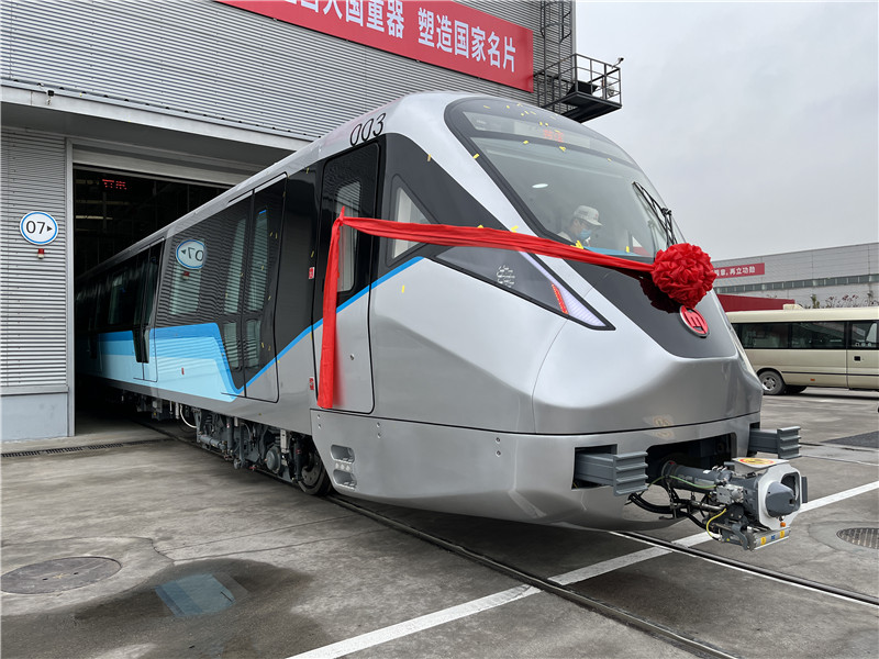 杭州机场轨道快线首列"海浪青"列车亮相