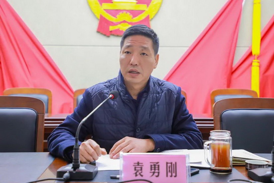 袁勇刚指出,党的十九届六中全会是在党成立100周年