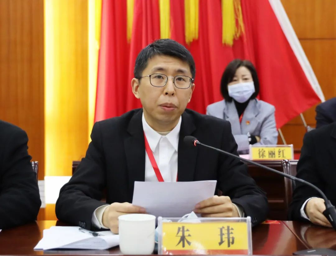 镇党委组织委员朱玮通报有关民主测评结果▲大会圆满完成各项议程在