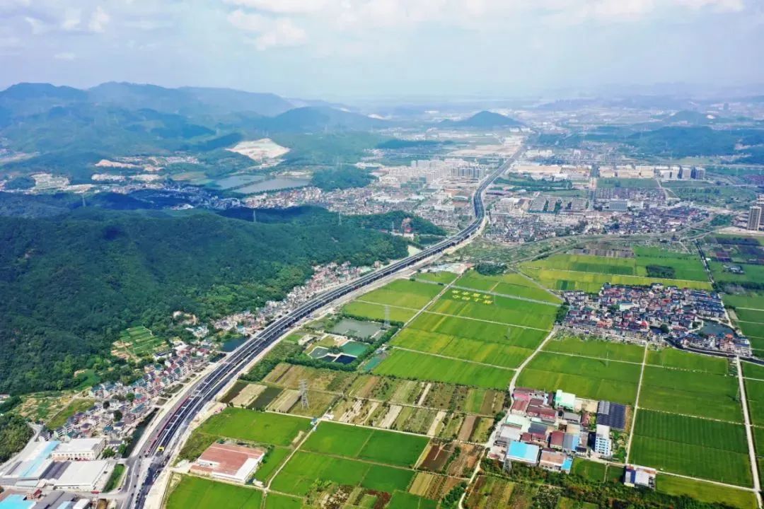 时代高架戴村段通车时代大道南延绕城至中环段工程高架全线通车试运行