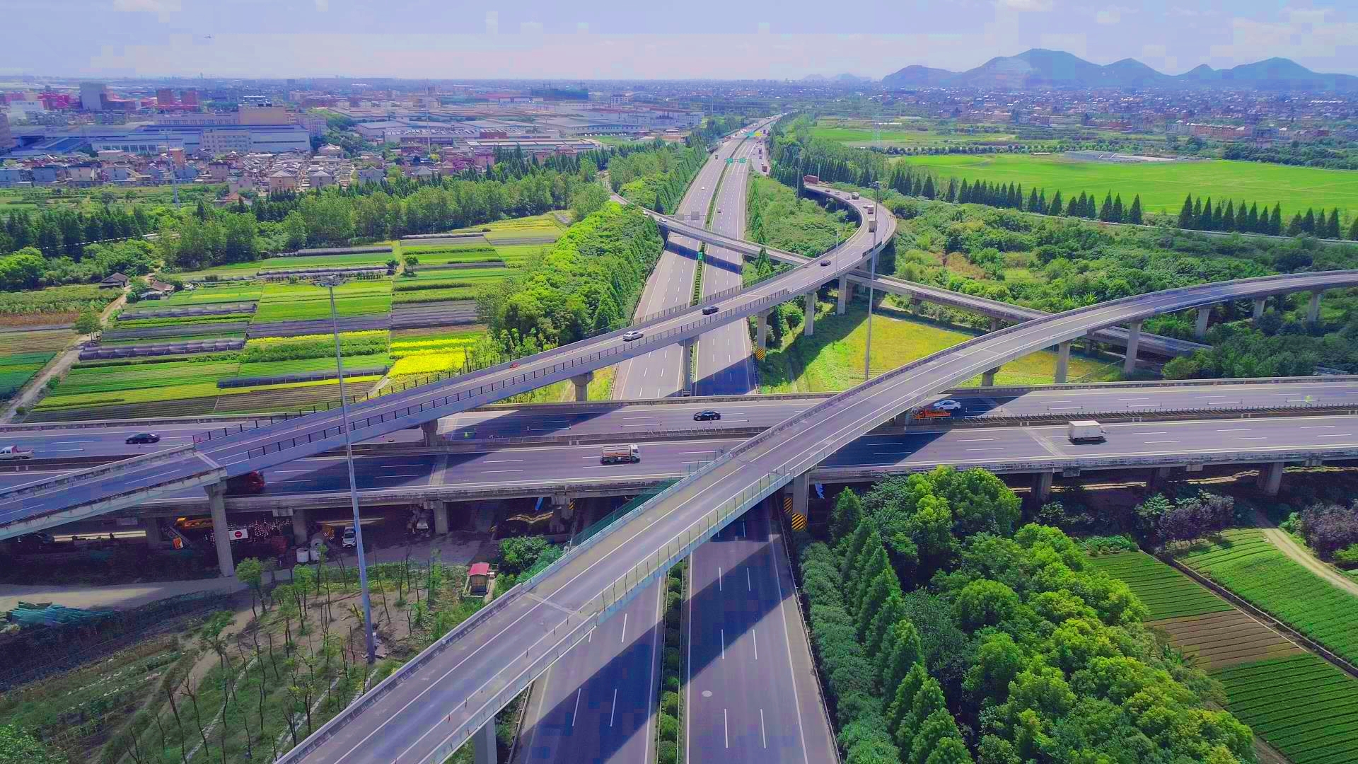 今年国庆假期前夕,沪杭甬公司在沪杭甬高速红垦枢纽杭向k188 450-k191