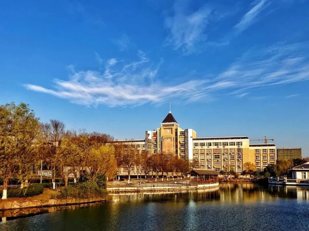 金华一中1902年建校,办学历史悠久,底蕴深厚,人才辈出.