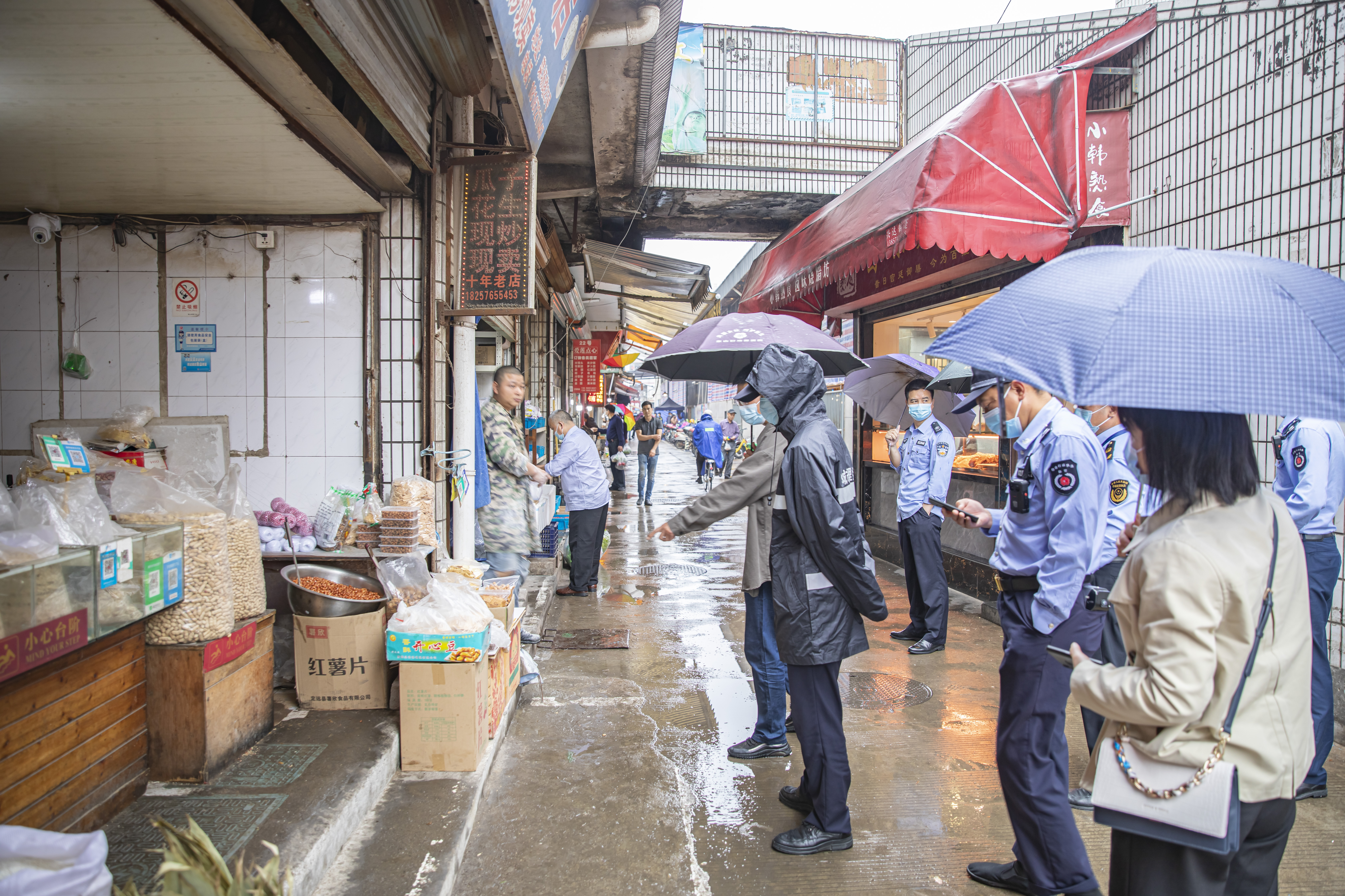 农贸市场秩序较首轮整治情况有所改善乱停车现象依然严峻象山集中整治
