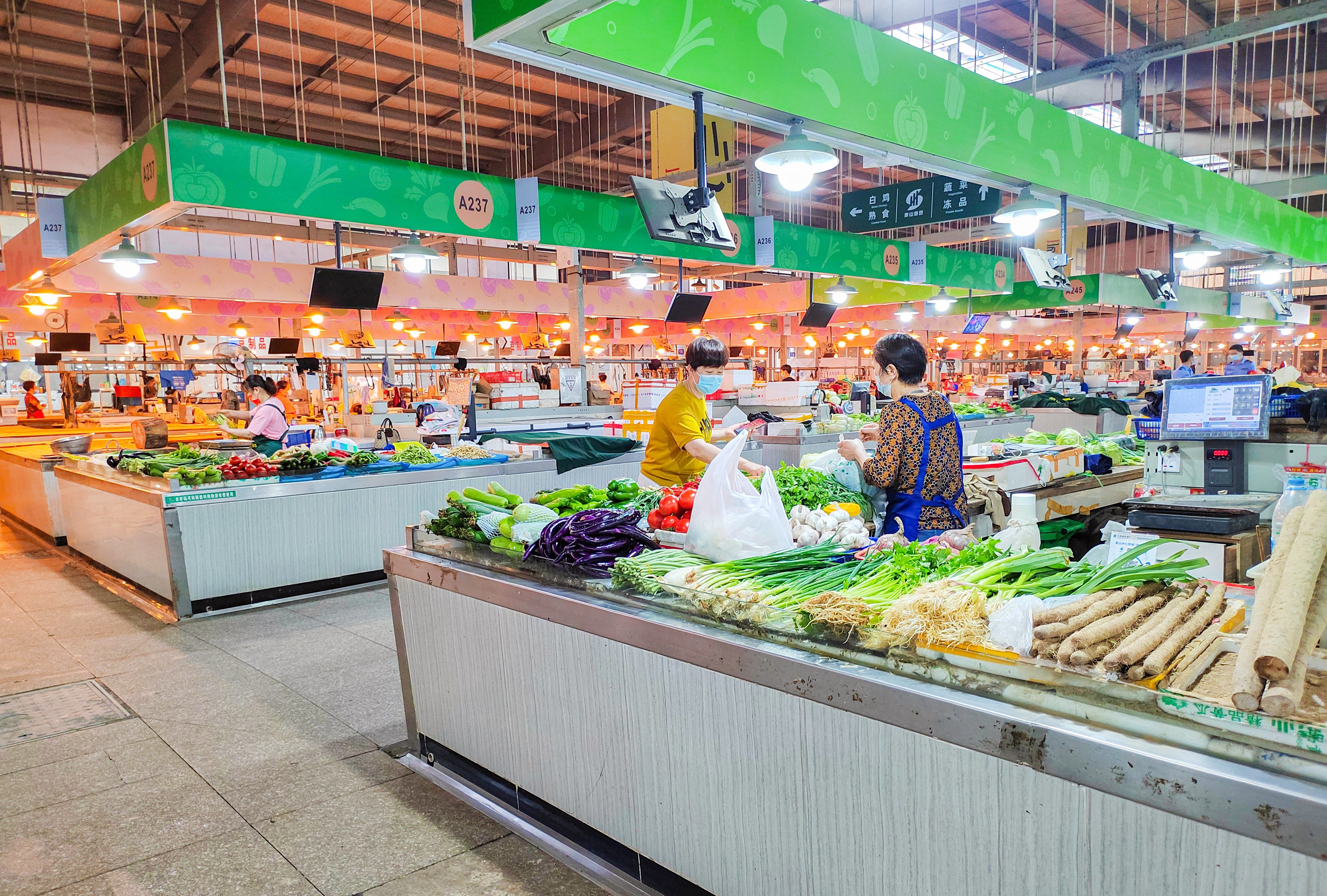 文明创建看变化农贸市场品质颜值双提升市民菜篮子拎出幸福感