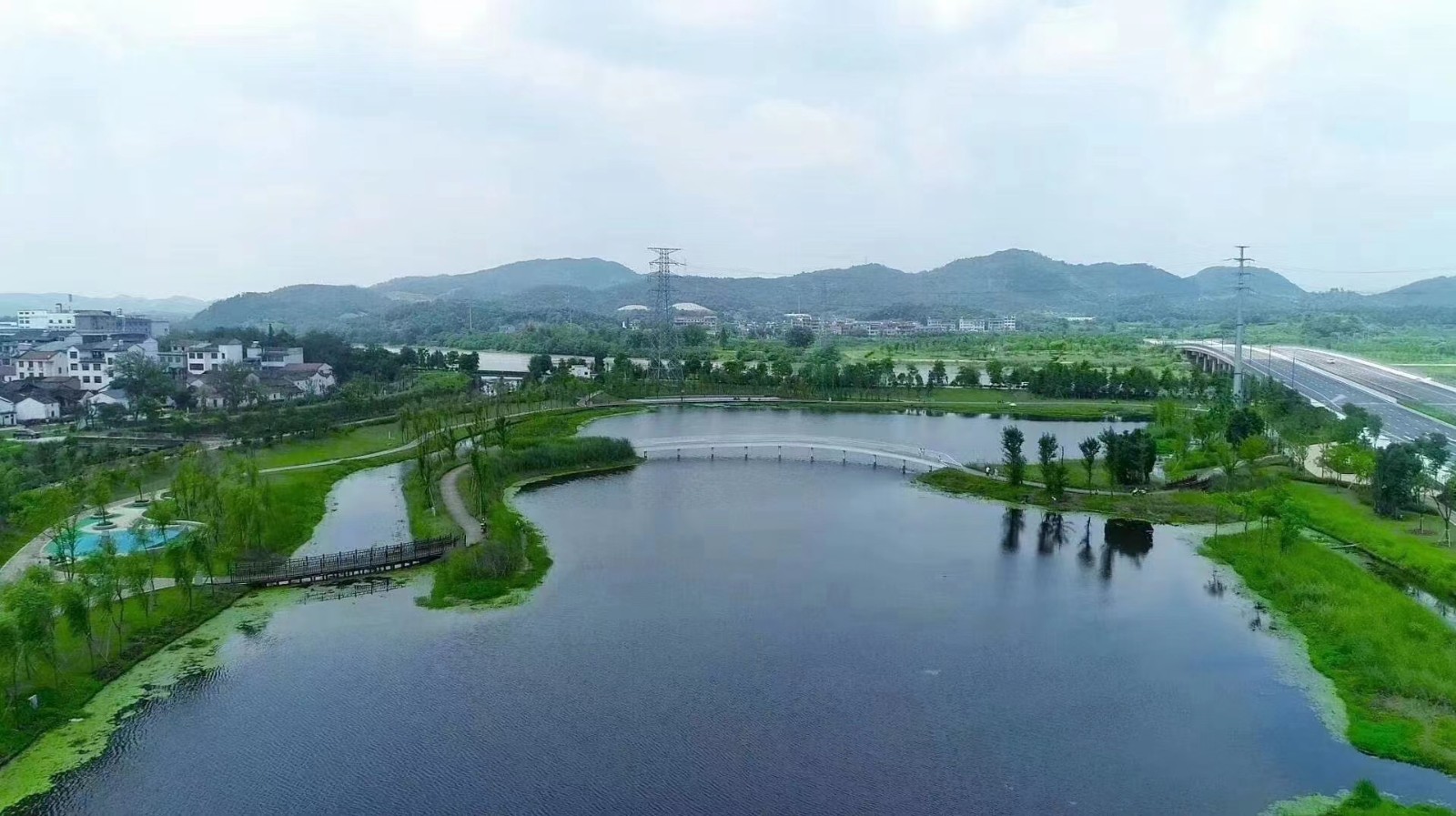 别了大山你好新城桐琴镇倪上垅村天翻地覆这廿年融媒共富班车桐琴站3