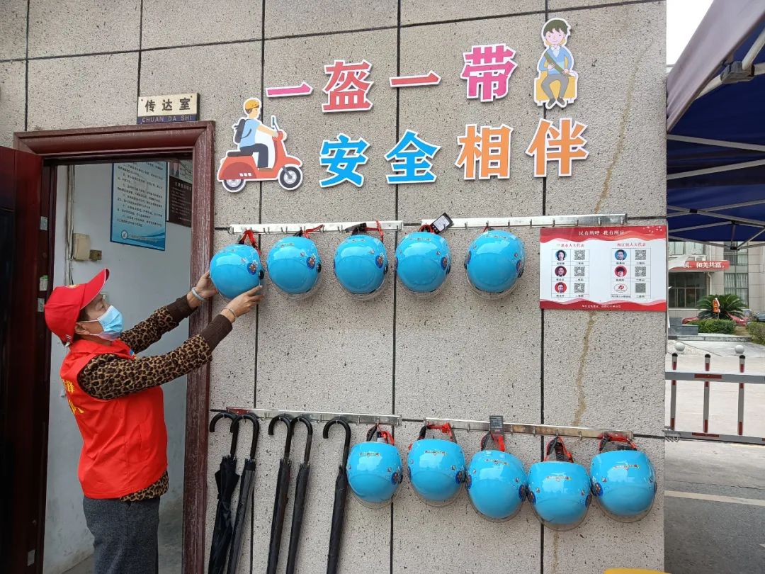 希望全市48所小学全部拥有共享头盔