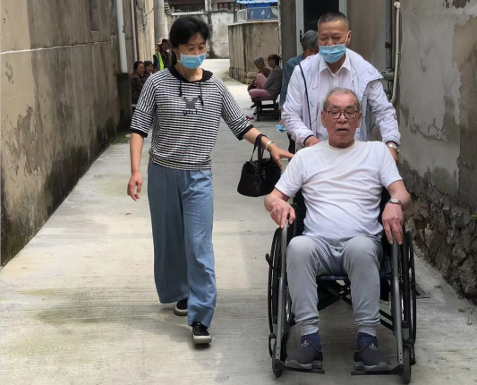用心用情打通疫苗接种最后一公里蚂蚁岛管委会针对老年群体推出上门