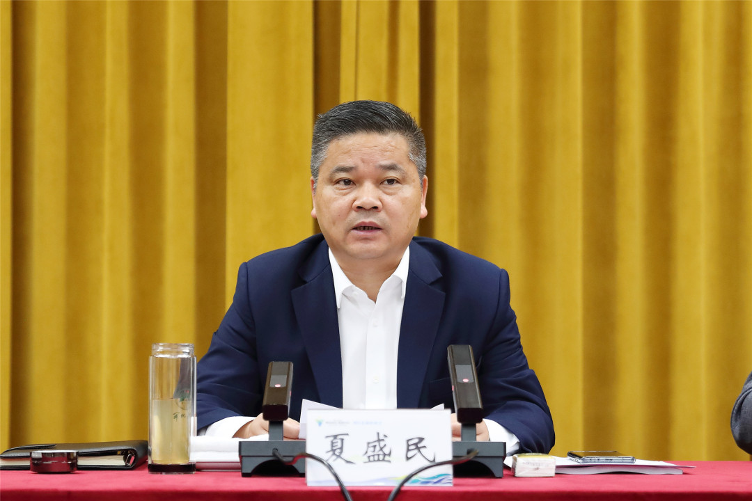 会上,县委常委,县纪委书记,县监委主任李水良宣读全县清廉建设突出