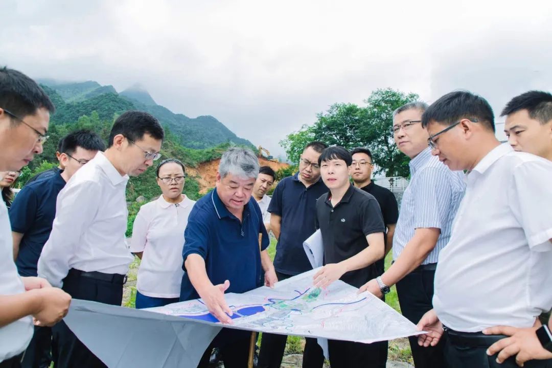 8月2日,上海长峰集团董事长,太湖龙之梦乐园创始人童锦泉带队来龙游