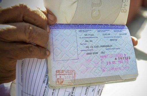 古巴内务部因技术错误暂停护照办理服务