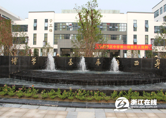 学正中学启用"二老带一新"保障教师队伍高配备