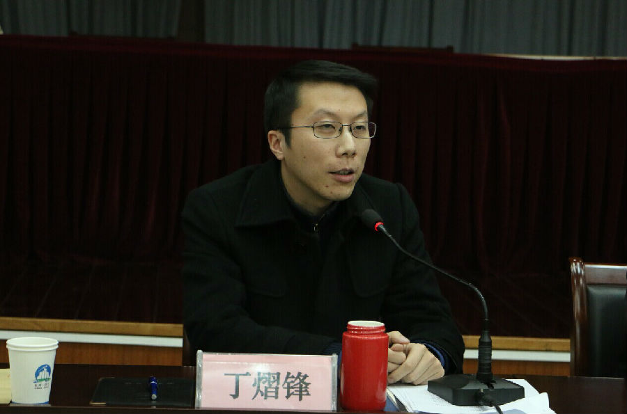 靖江街道党工委副书记,办事处主任丁熠锋讲话
