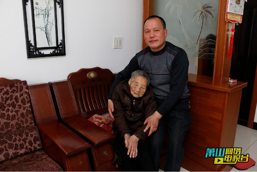 盛建国:孝亲敬老好榜样 帮助邻里热心人