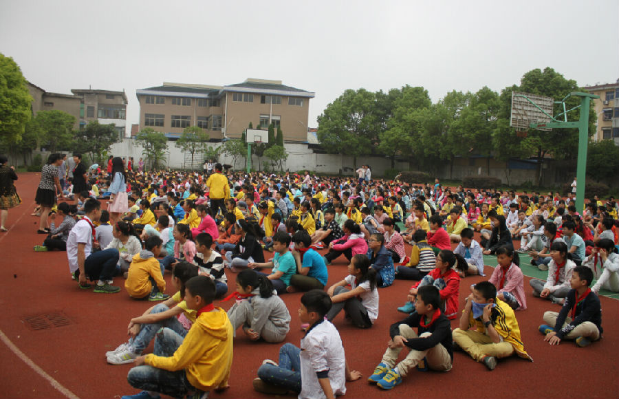 新湾小学举行应急逃生灭火演练