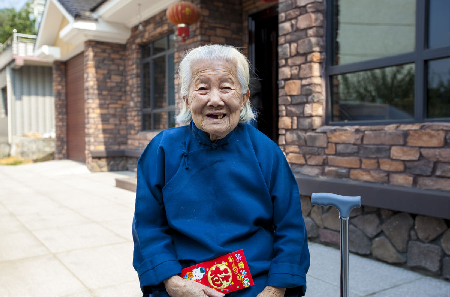 区老龄委到临浦慰问百岁老人