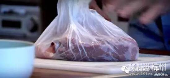 这个小哥好奇人肉是啥味道然后他决定拿自己做实验